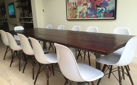 Table de salle à manger moderne en forme de U de couleur noyer